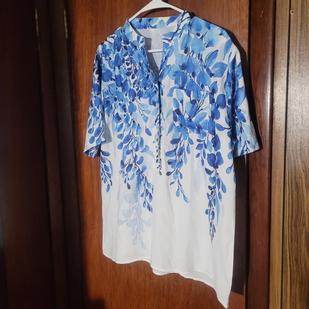 Brand New! Women's Blouse 3XL.